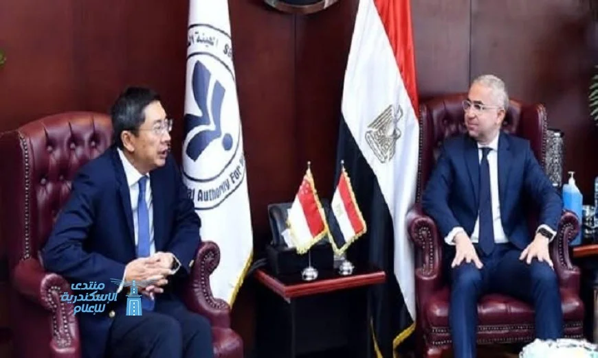 تعزيز التعاون الاستثماري المشترك بين “الاستثمار” وسفير سنغافورة