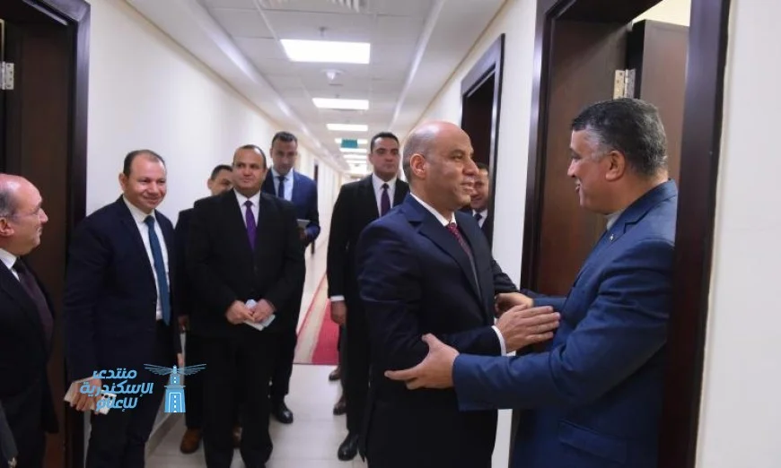 وزير العمل حسن رداد يؤكد للعاملين أنه واحد منهم وسنعمل بروح الفريق الواحد