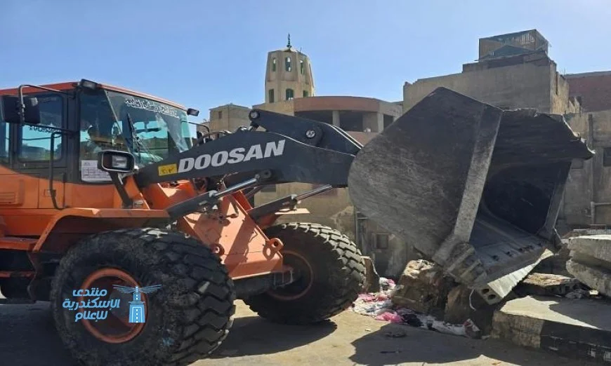 رفع الكتل الخرسانية يتيح فتح سلم المشاة في مدينة النور بحي الهرم بالجيزة