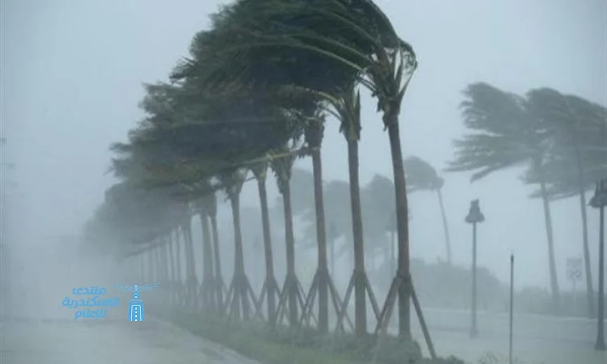 عواصف قوية تضرب غرب اليونان وتؤدي لإخلاء مناطق سكنية بسبب الانهيارات الأرضية