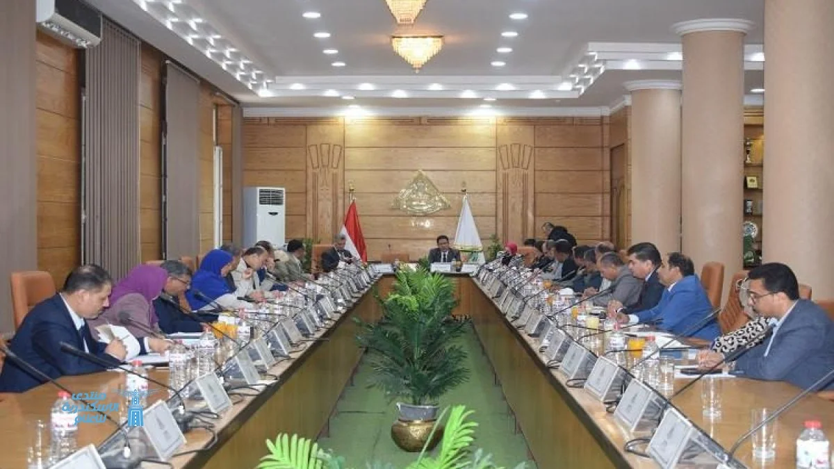 رئيس جامعة بنها يقود اجتماع مجلس الجامعة لمناقشة التطورات الأكاديمية والإدارية