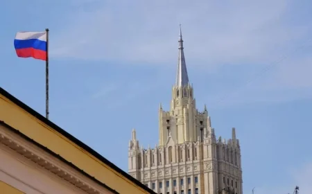 مسؤول روسي يؤكد دعم المبادرات السلمية وجهود الوساطة لحل الأزمة الإيرانية