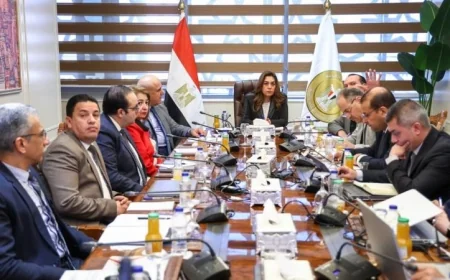 منال عوض تناقش مع قيادات الوزارة المستجدات في ملفات البيئة والتنمية المستدامة