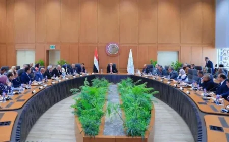 وزير التعليم يستعرض استراتيجيات تعزيز الانضباط وانتظام الدراسة في المدارس