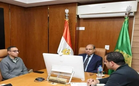 محافظ المنيا يتولى متابعة تنفيذ قرار غلق المحال وملفات التصالح في اجتماع مهم