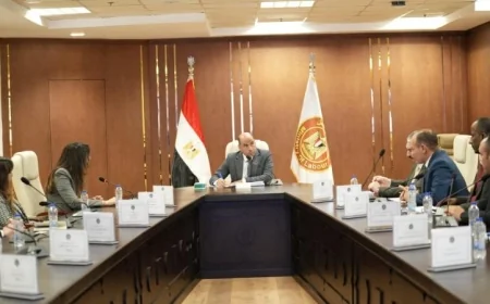 وزير العمل يجتمع مع ممثلي شركات توصيل الطلبات لتعزيز الشراكات الاقتصادية