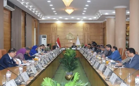 رئيس جامعة بنها يقود اجتماع مجلس الجامعة لمناقشة التطورات الأكاديمية والإدارية