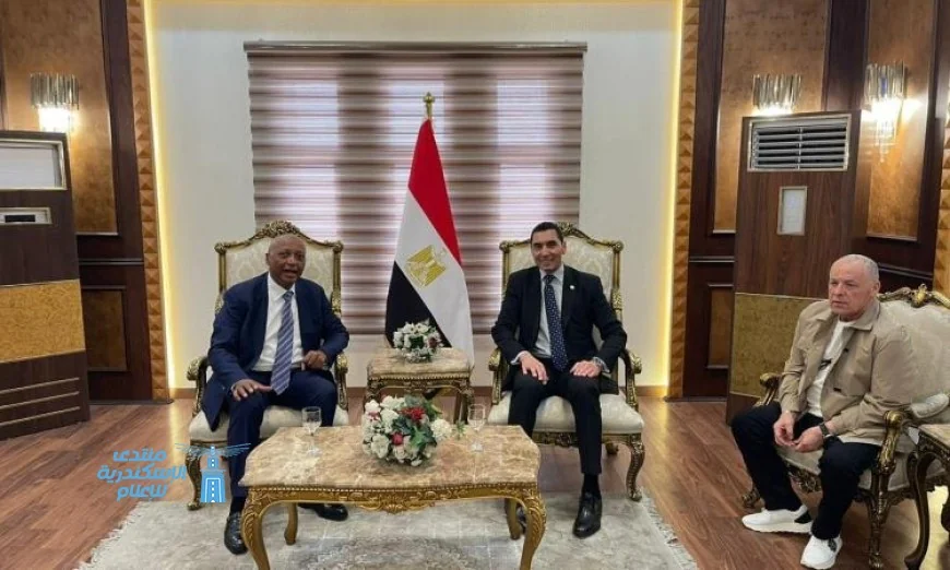 وزير الشباب والرياضة يستقبل رئيس الاتحاد الإفريقي لكرة القدم لتعزيز التعاون الرياضي