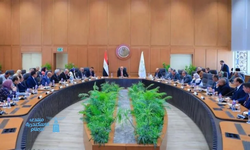 وزير التعليم يستعرض استراتيجيات تعزيز الانضباط وانتظام الدراسة في المدارس