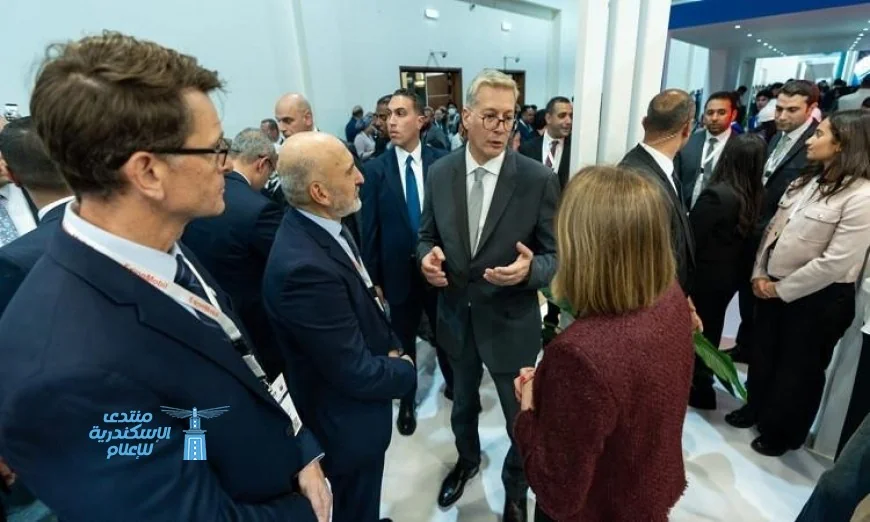 وزير البترول يقوم بجولة مثيرة في أجنحة الشركات خلال مؤتمر إيجبس 2026