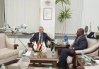 رئيس مصر للطيران يلتقي بالأمين العام لاتحاد شركات الطيران الأفريقية لتعزيز التعاون الجوي