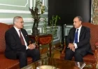 وزير الخارجية يلتقي برئيس اللجنة الوطنية لشؤون اللاجئين لتعزيز التعاون والمساعدات الإنسانية