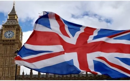 بريطانيا تجمع 35 دولة في اجتماع افتراضي لبحث إعادة فتح مضيق هرمز