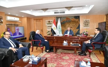 محافظ الفيوم يبحث تعزيز التعاون بين المستشفيات الجامعية والمركزية لتحقيق أفضل الخدمات الصحية
