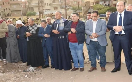 محافظ المنوفية يشارك في جنازة ضحايا حادث السادات في مسقط رأسهم ويقدم واجب العزاء