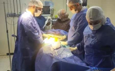 فريق طبي بمستشفى بلقاس في الدقهلية يحقق نجاحاً مذهلاً في إجراء جراحة نادرة ومعقدة على بنكرياس شاب