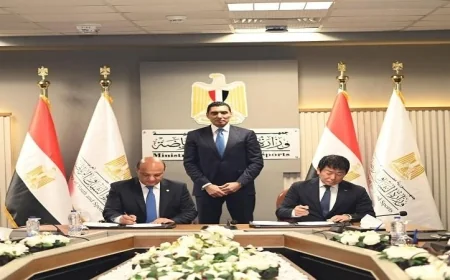 وزير الشباب والرياضة يوقع عقد استضافة مصر لبطولة العالم في جمباز الأيروبيك