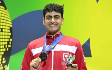 تهنئة حارة من وزير الرياضة لعبدالرحمن طلبة بعد فوزه بفضية بطولة العالم في سلاح الشيش