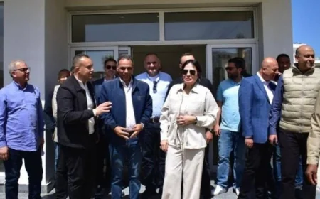 وزيرة الإسكان تواصل جولاتها التفقدية للأبراج الشاطئية وطريق البوليفار في العلمين الجديدة