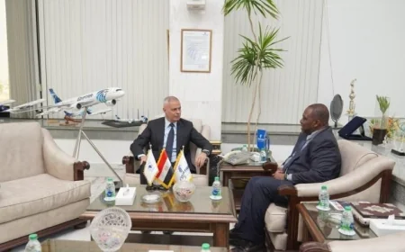 رئيس مصر للطيران يلتقي بالأمين العام لاتحاد شركات الطيران الأفريقية لتعزيز التعاون الجوي