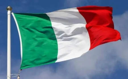 وزير الدفاع الإيطالي يحذر من تهديد الحرب على إيران لمكانة الولايات المتحدة عالميا