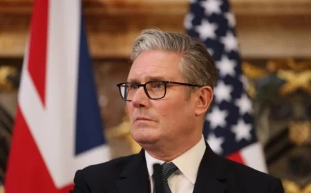 أحزاب بريطانية تدعو ستارمر للحد من وصول القوات الأمريكية إلى القواعد العسكرية في المملكة المتحدة