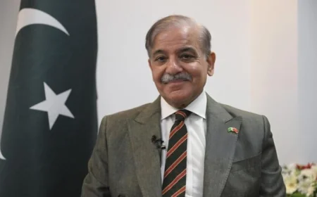 شهباز شريف يدعو الأطراف إلى التحلي بضبط النفس والالتزام بوقف إطلاق النار