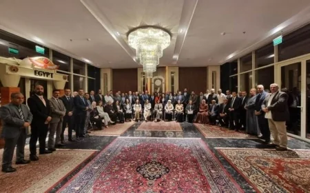 وزير الخارجية يلتقي بالجالية المصرية في الكويت لتعزيز الروابط والتعاون