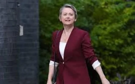 بريطانيا ترفض فرض رسوم عبور على مضيق هرمز وتدعو للحفاظ على حرية الملاحة