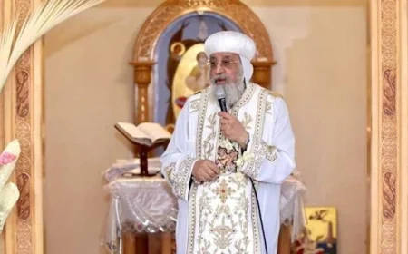 البابا تواضروس يقود صلوات الجمعة العظيمة في الكاتدرائية المرقسية بالعباسية بحضور حشود كبيرة