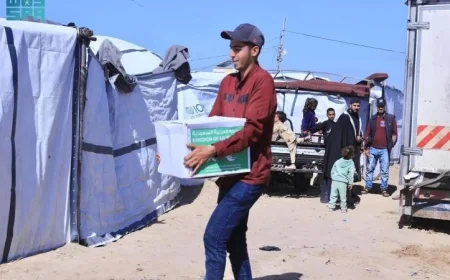 مركز الملك سلمان للإغاثة يوزع 717 سلة غذائية لدعم سكان مدينة غزة