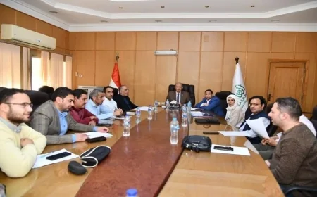 سكرتير عام الفيوم يستعرض خطة رفع كفاءة وصيانة الطرق لتحسين البنية التحتية بالمحافظة