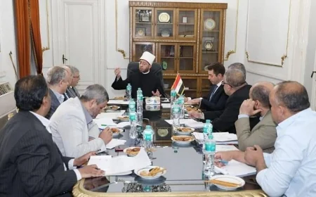 وزير الأوقاف يجتمع مع قيادات هيئة الأوقاف لتعزيز وتنمية الموارد المالية