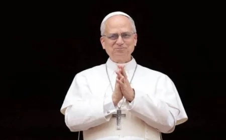 بابا الفاتيكان يناشد قادة العالم لإنهاء التصعيد والانخراط في حوار بناء