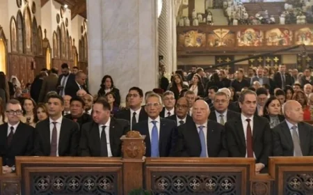 وزير شئون المجالس النيابية يحضر قداس عيد القيامة المجيد في الكاتدرائية