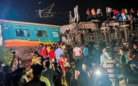 مصرع 43 شخصا وإصابة آخرين في تصادم مروع بين حافلة وشاحنة في ولاية بيهار الهندية