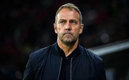 هانز فليك يدعو برشلونة لإنهاء الموسم بأفضل أداء ممكن