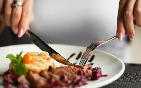 اكتشف كيف يؤثر توقيت تناول الطعام على الحفاظ على رشاقتك لمحبي الرشاقة