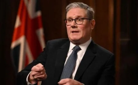 ستارمر يؤكد عدم دعم المملكة المتحدة لفرض حصار على الموانئ الإيرانية