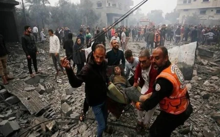 استشهاد فلسطينيين إثر قصف قوات الاحتلال في خان يونس بقطاع غزة