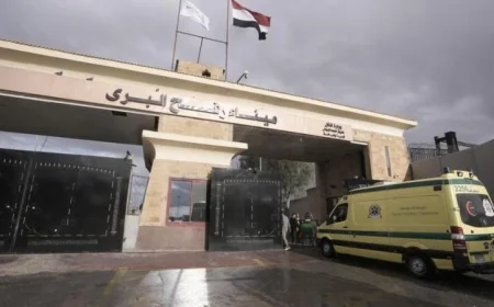 دفعة جديدة من العائدين تصل إلى معبر رفح البري في قطاع غزة