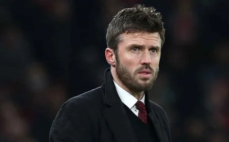 كاريك يتهم الحكم بالتحيز بعد طرد مارتينيز في مباراة ليدز