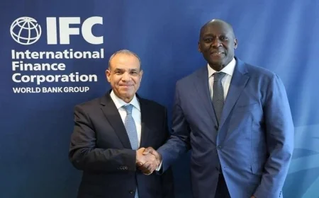 وزير الخارجية يعقد اجتماعاً مهماً مع المدير التنفيذي لمؤسسة التمويل الدولية