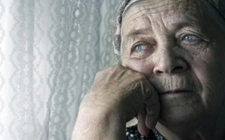 علماء يكتشفون أن كبار السن يعانون من صعوبة أكبر في استعادة توازنهم مقارنة بالشباب