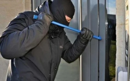 القبض على عصابة متخصصة في سرقة الشقق السكنية في الإسكندرية