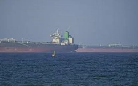 بريطانيا وفرنسا ترفضان التصعيد وتنسقان مشاورات عسكرية دولية لإعادة فتح مضيق هرمز