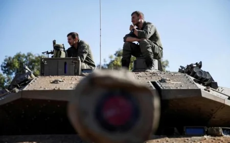 احتجاز صحفيتين في بلدة الطيري جراء غارة للاحتلال الإسرائيلي في لبنان