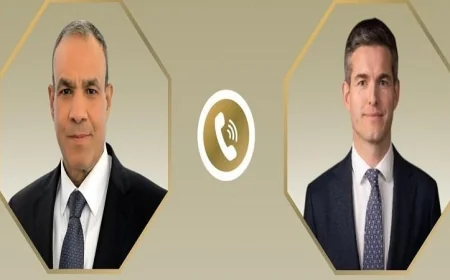 وزير الخارجية يناقش مع نظيره الهولندي تعزيز العلاقات الثنائية وآخر التطورات الإقليمية