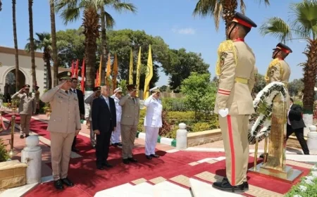 محافظ القاهرة يكرم شهداء المنطقة العسكرية بالخفير بوضع إكليل من الزهور على قبورهم