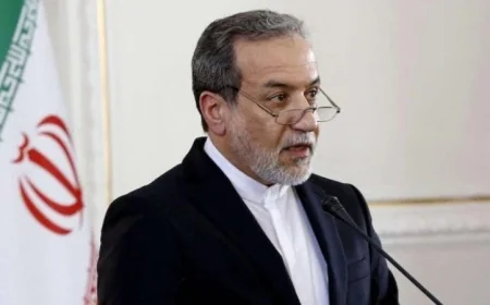 وزير الخارجية الإيراني يؤكد أن تعزيز العلاقات مع الجيران هو في صدارة أولوياتنا